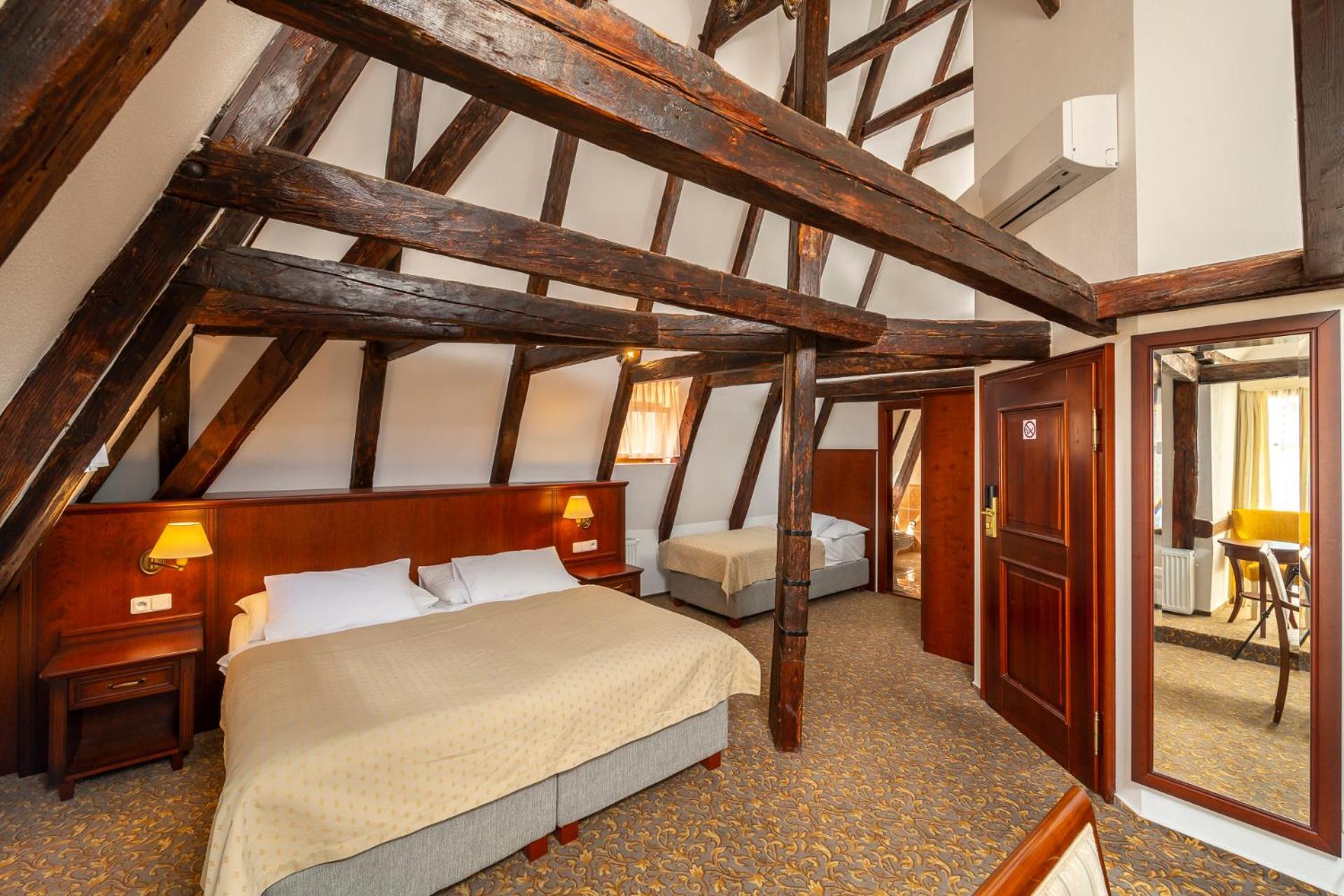Hotel Cerny Slon — Fotky 1